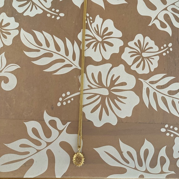 NWOT BLACK & GOLD RHINESTONE INITIAL NECKLACE  LETTER E - Picture 3 of 4